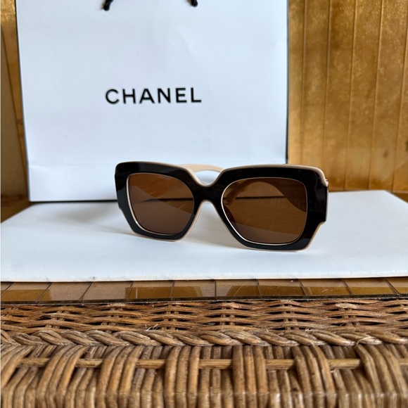 CHANEL Black/cream Frame with Brown Lens Sunglasses - Picture 7 of 12